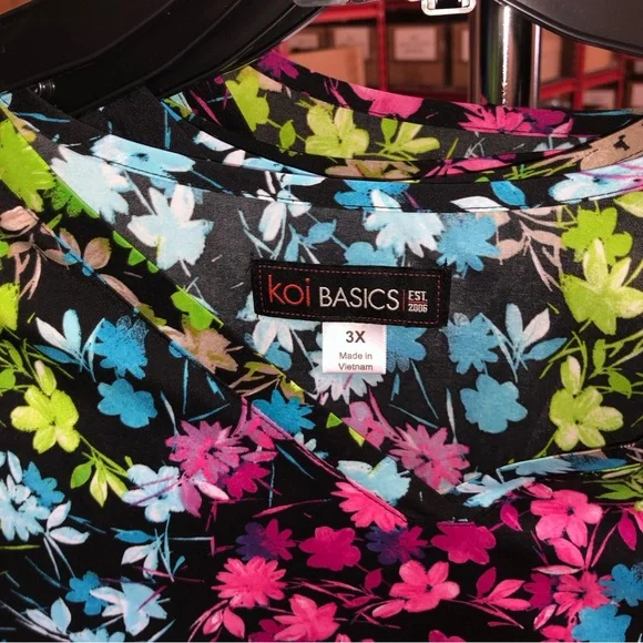 NWT Koi Basics multi color floral pattern V neck short sleeve scrub top - Picture 10 of 16